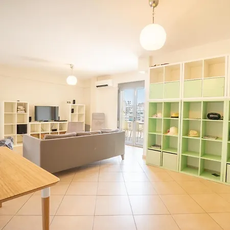 Koukaki 3 Bedrooms 6 Pers. Apartment *